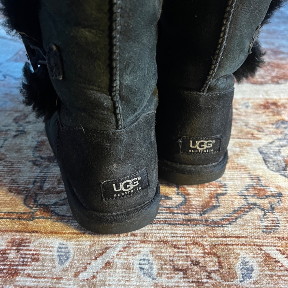 Ugg Classic Tall Three Button Boot W9 - image 5
